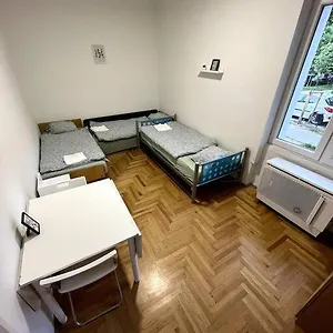 Hangulatos Lakas Zold Ovezeteben Budapeszt