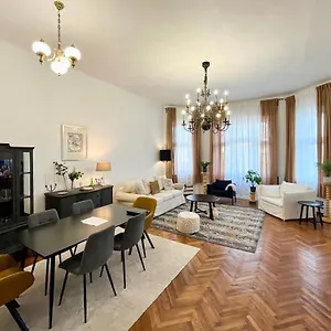  Apartment Hillside Luxury With Free Garage