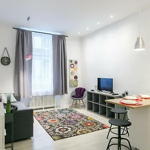  Apartment Ella